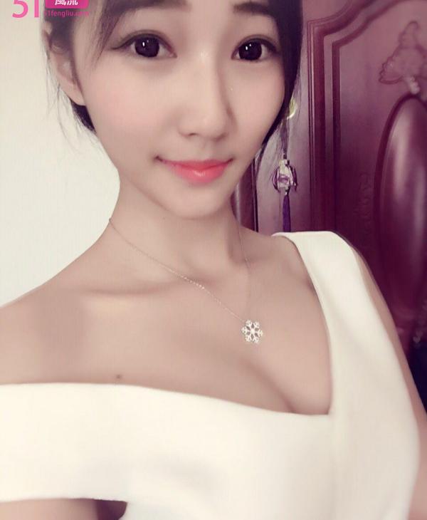 邻家乖乖女亭亭玉立