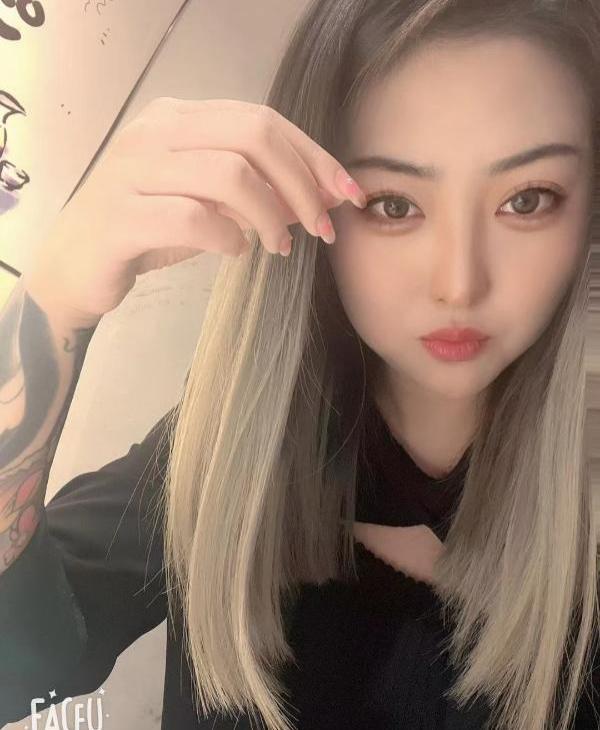 瑶海花臂巨乳金娜