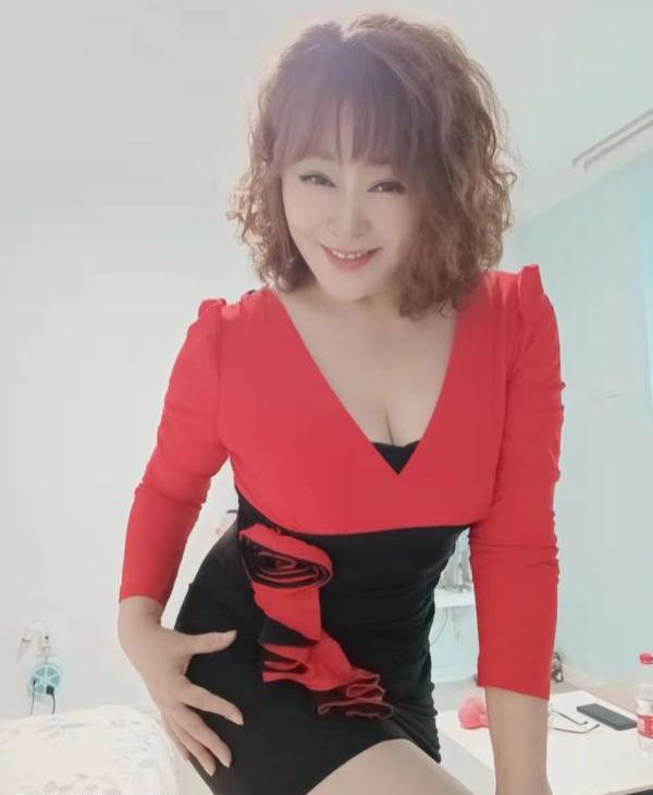 胸大肤白熟女一枚