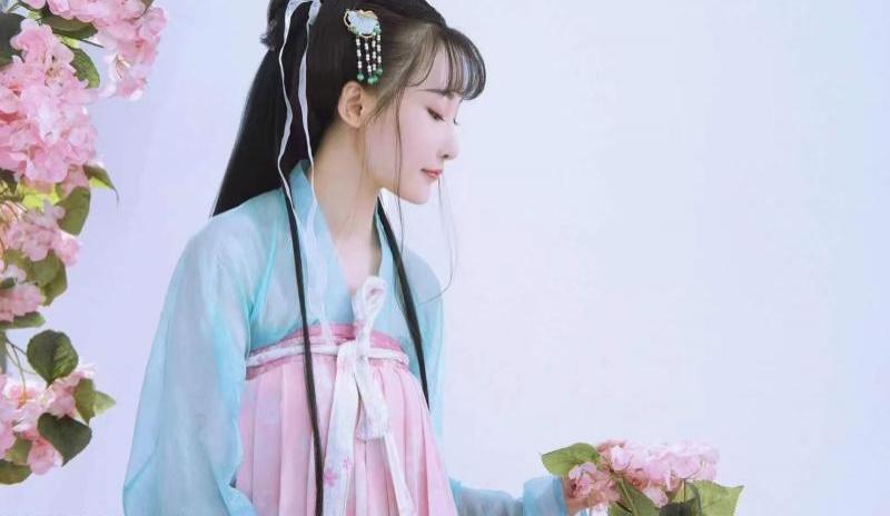 汉服白嫩小姐姐