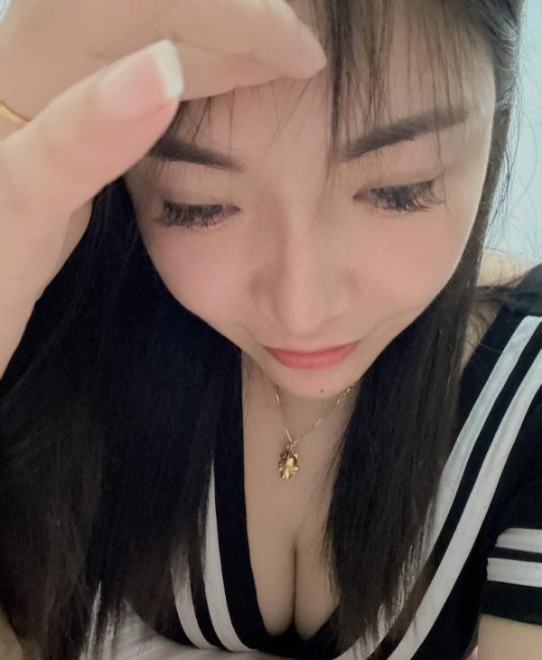 美胸半夏瑜伽小姐姐