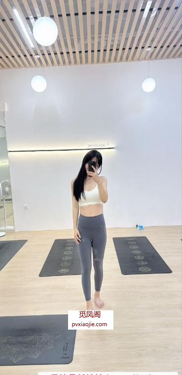 皮肤白嫩研希老师