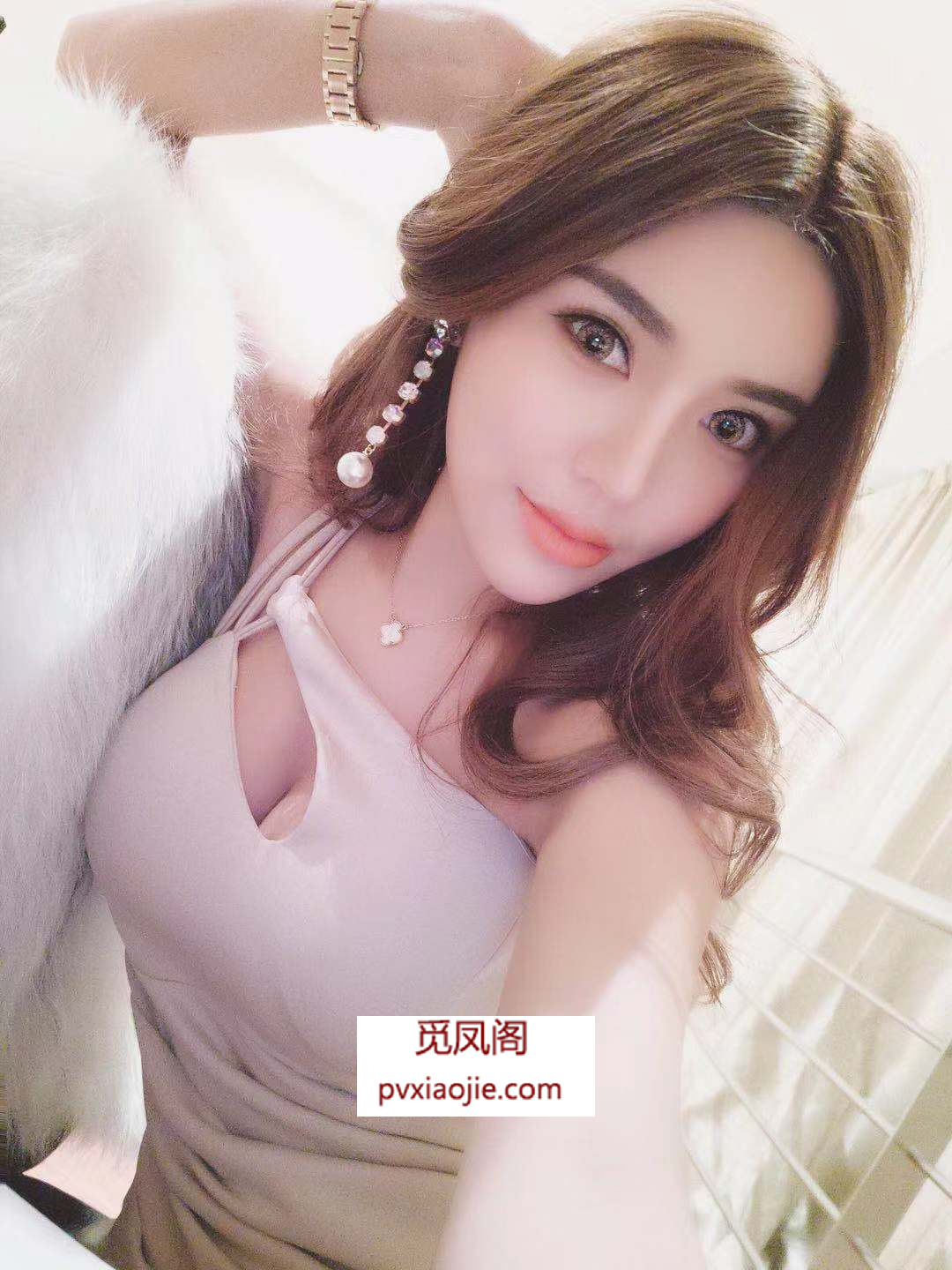 穿着医生的服装大奶诱惑让你夜不能寐