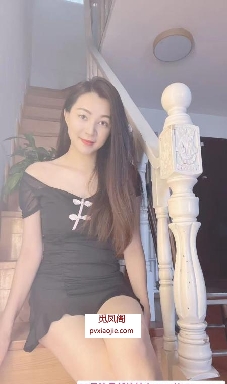 黑丝性感少妇小可乐