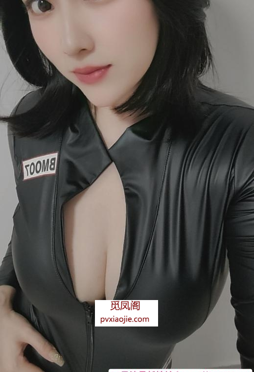 大胸气质美女