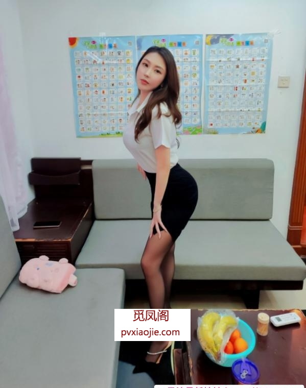 黑丝可舌吻芳芳