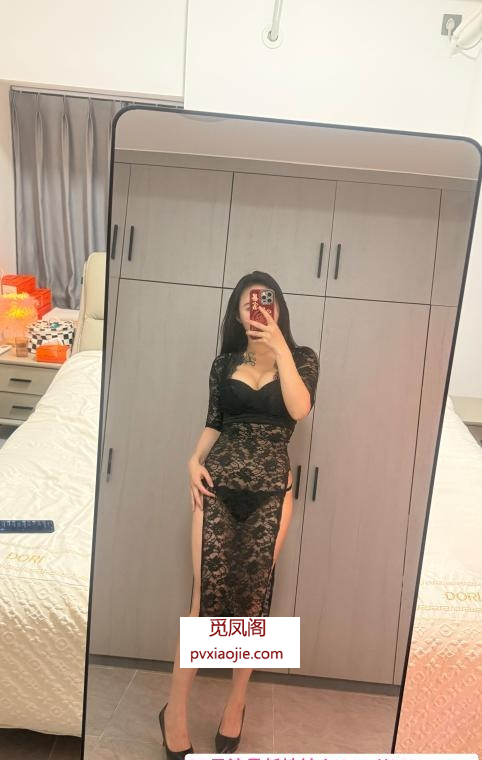 惠城舌吻旗袍骚女