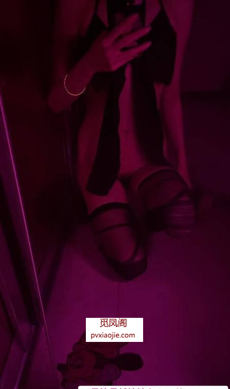 很哇塞的小妹子