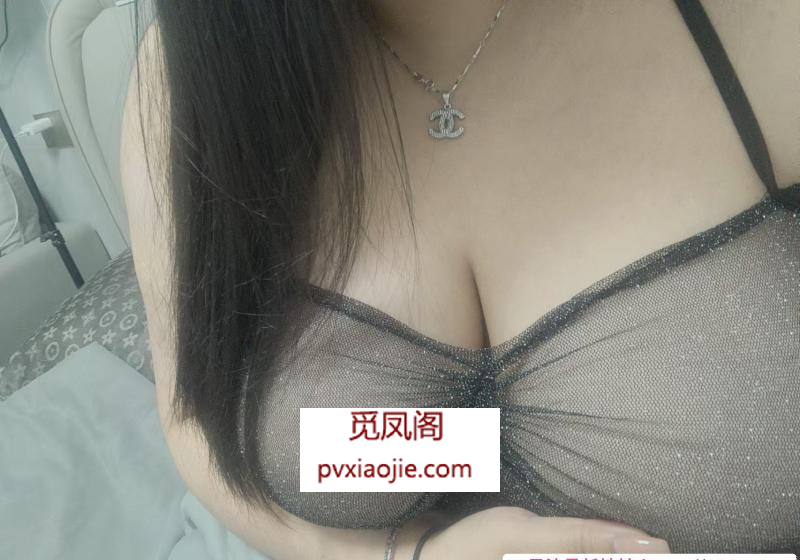 丰满大奶小姐姐