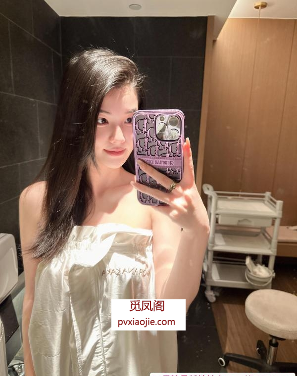 甜美可爱大胸妹子