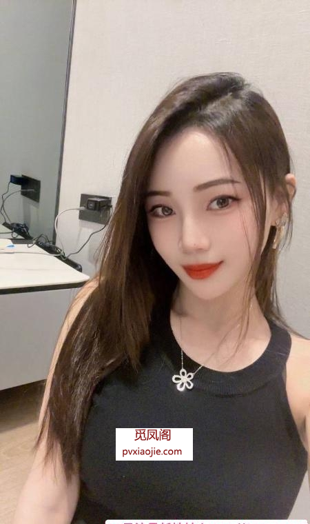 前凸后翘完美身材洛伊