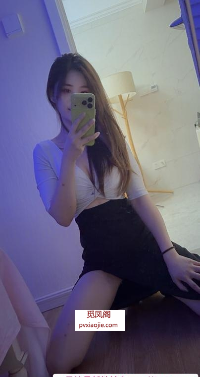 河南岸爱舌吻的少妇