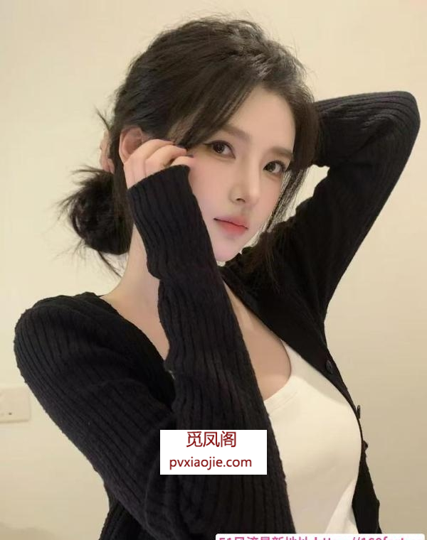 冷白皮大胸长腿美女