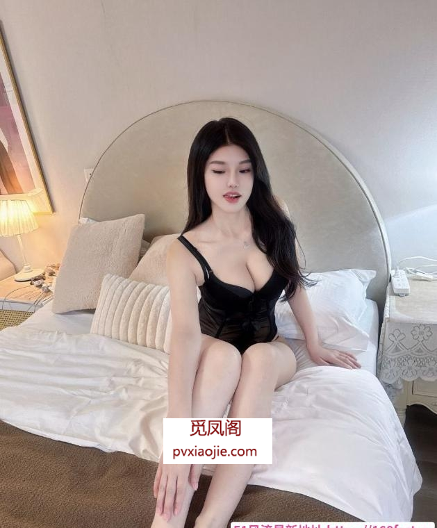 丰满性感肥臀小妹