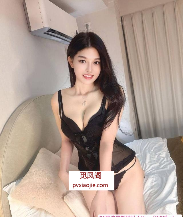 丰满性感肥臀小妹