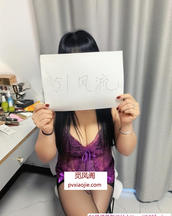 肉感大屁股荡妇