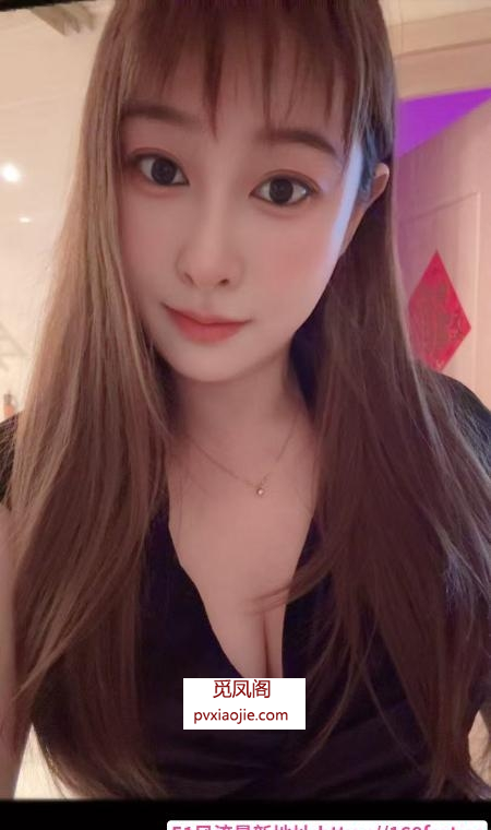 大胸小姐姐