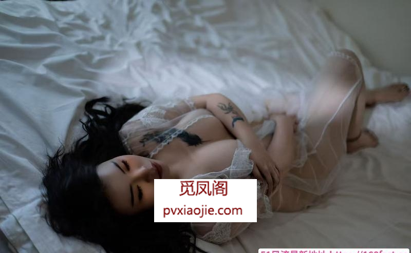 性感纹身大奶妹