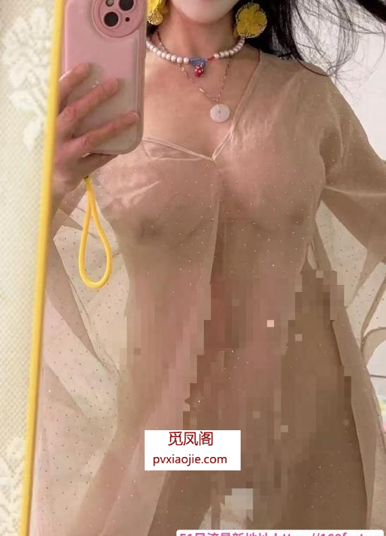 武汉翘臀大胸小女友