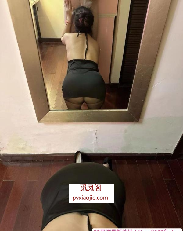 蜜桃臀大胸美女老师