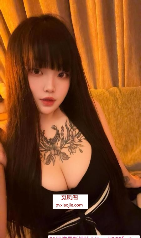 前凸后翘嫩妹珊珊