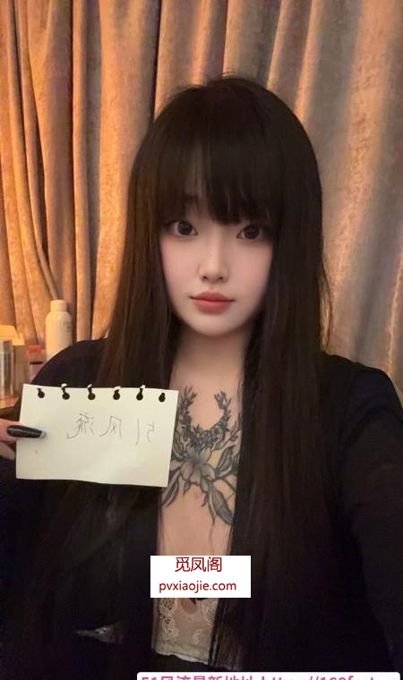 前凸后翘嫩妹珊珊