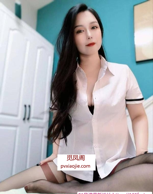 黑丝大奶熟女萱萱