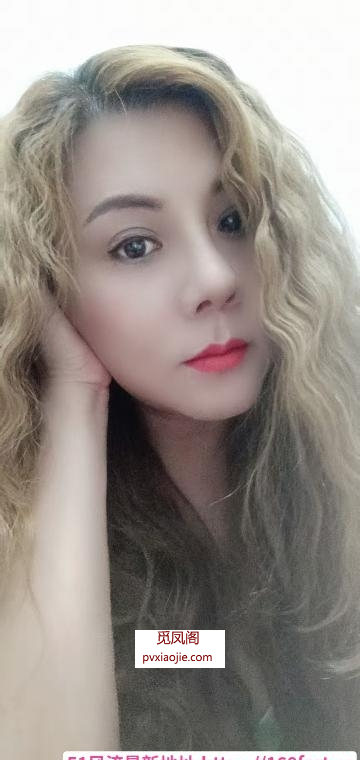 大波浪服务型少妇