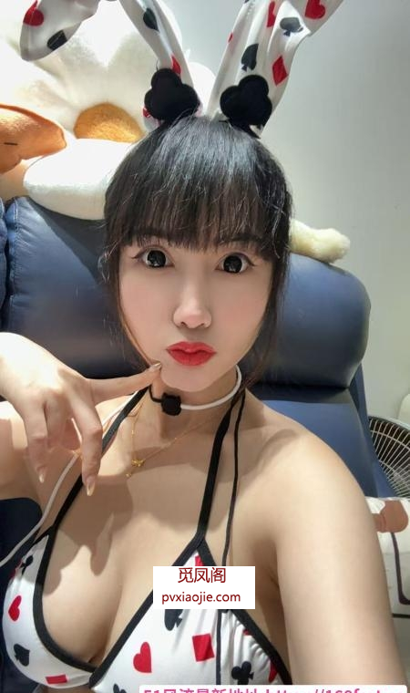 南山童颜巨乳美少妇