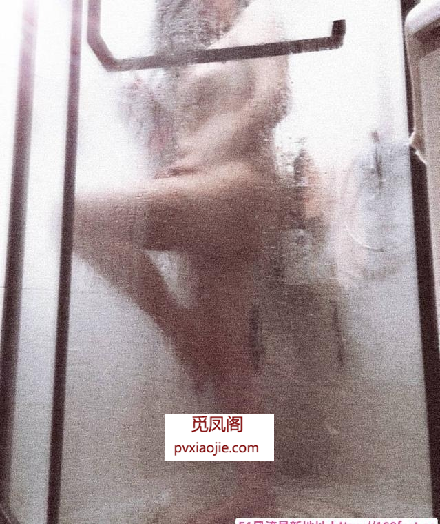 巨乳舔脚榨汁姐媚雪