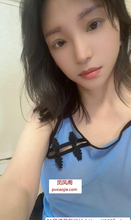 戴眼镜的大胸骚货