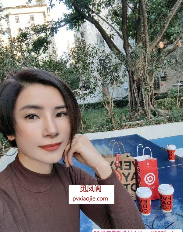 短发娜娜