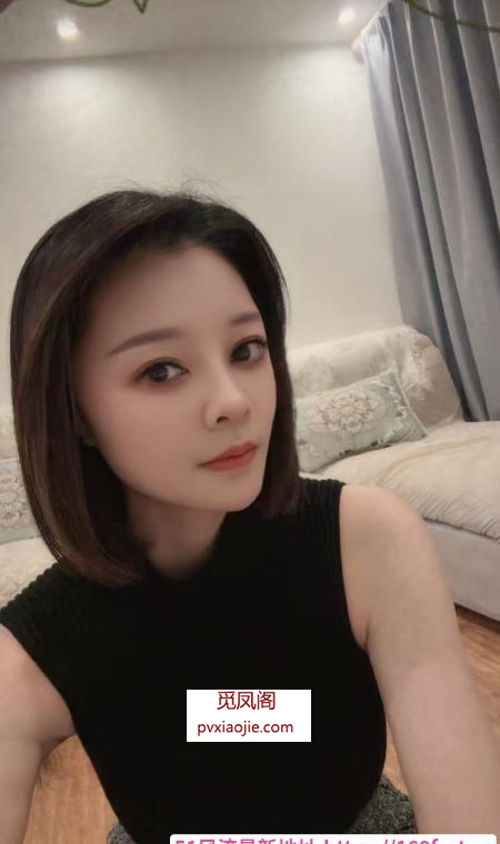 短发大奶御姐