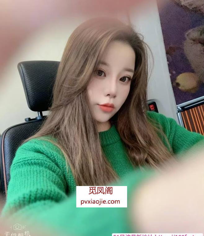 体育场欧美肥臀一线天