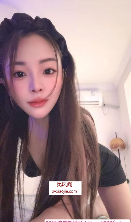 前凸后翘性感老师