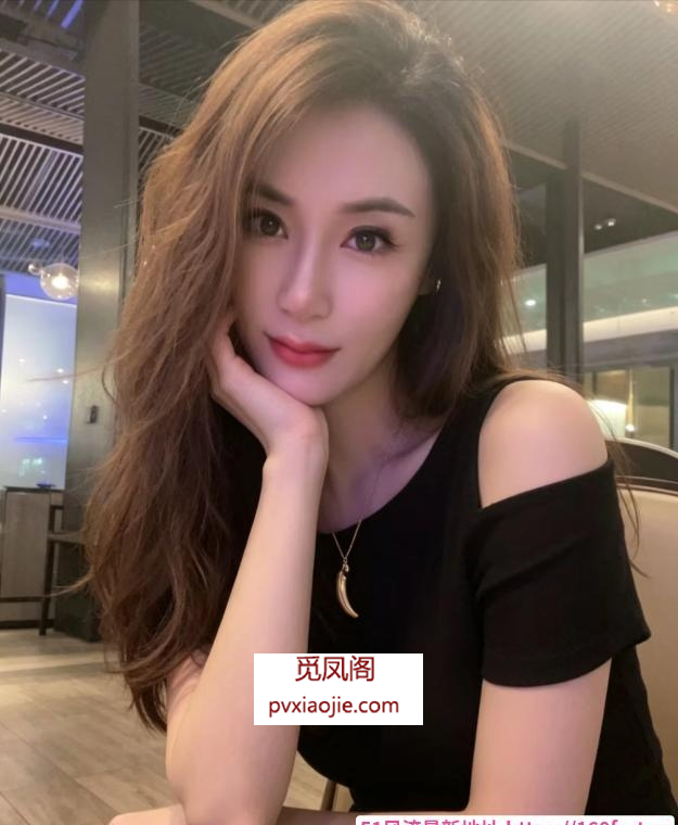 长腿巨奶美少妇