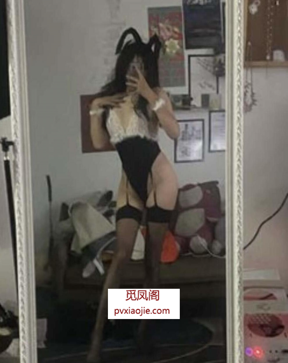 00后反差甜妹居家兼职