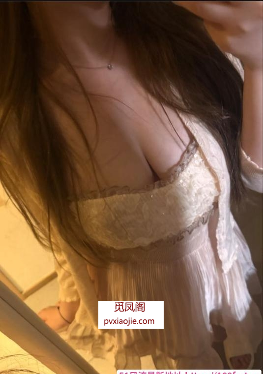蜜桃臀御姐南汐