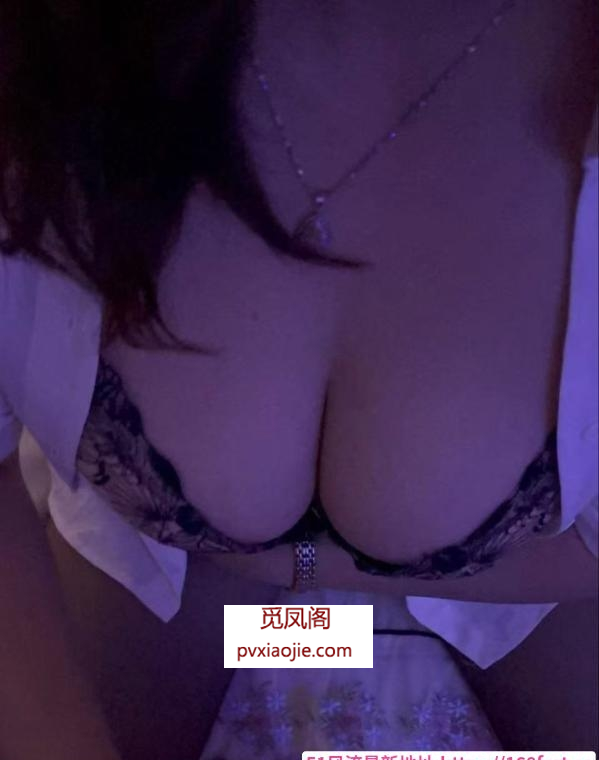 丰满大胸服务少妇