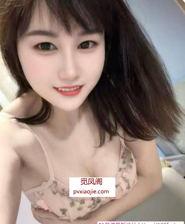 前凸后翘颜值小妹