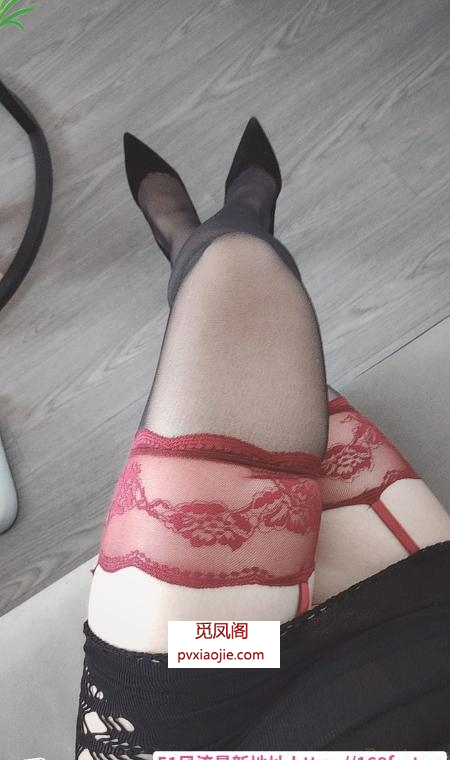 二刷熟女性感大白奶