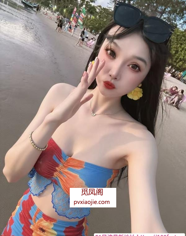 170丰满女模能舌吻