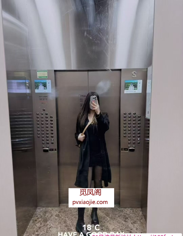 长腿大胸高颜值美女