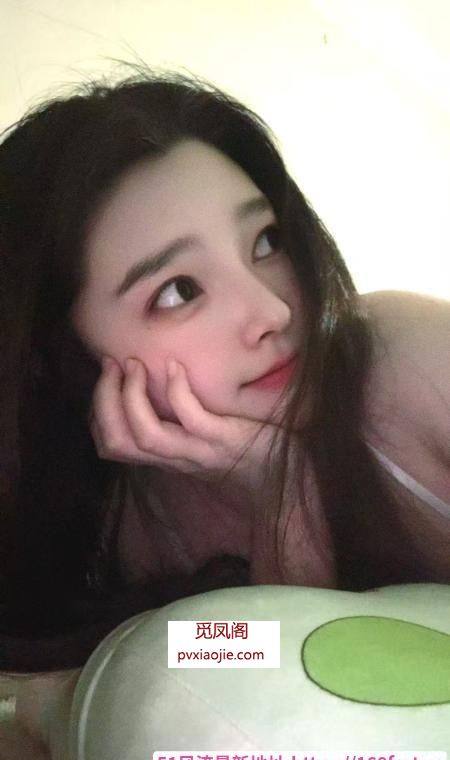 冷白皮大胸身材好美女