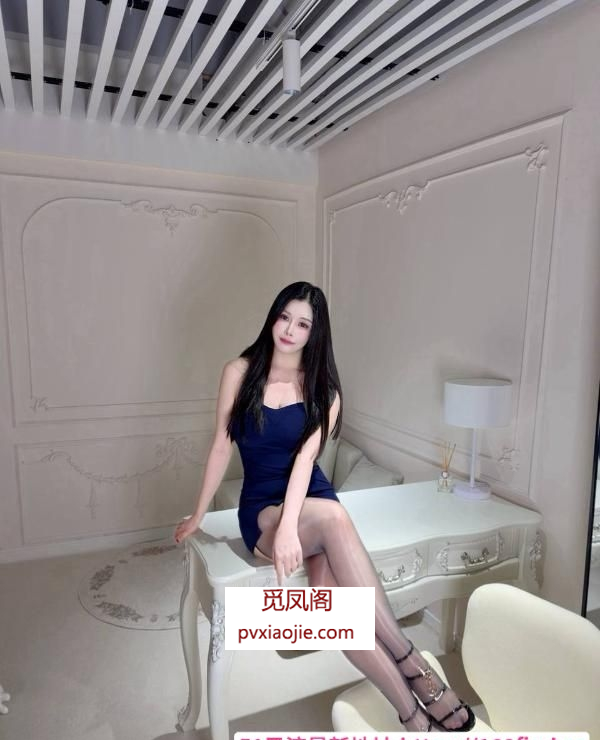 白嫩大胸性感翘臀老师