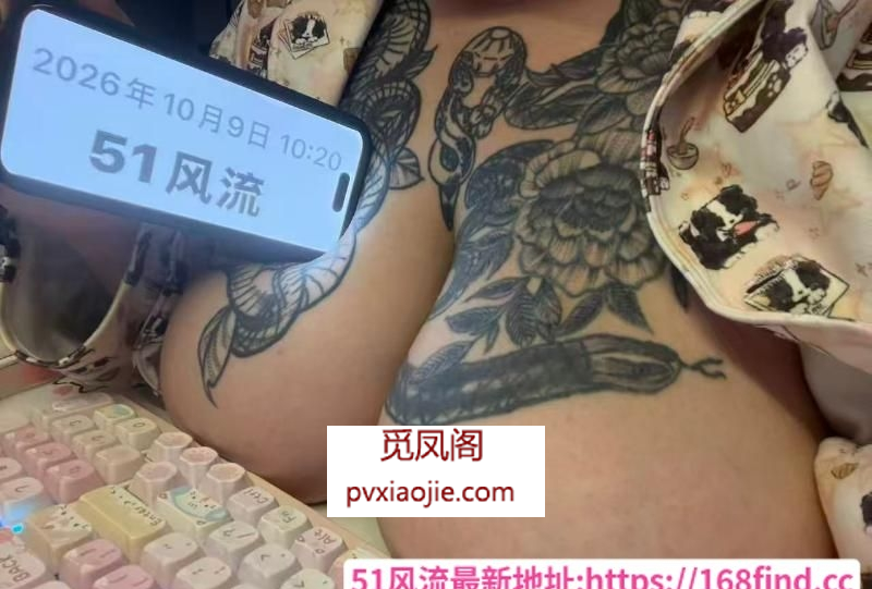 花奶纹身坦克小妹